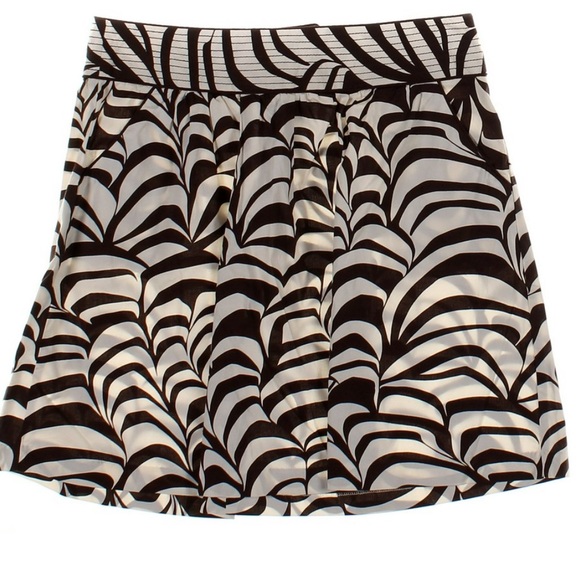 NWOT Charlotte Russe Pattered Skirt W/Pockets Size 7 - Picture 3 of 8